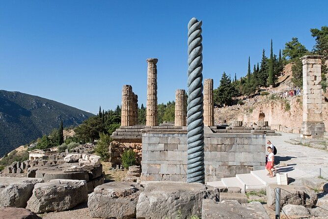 5-day-tour-in-delphi-meteora-santorini-mykonos-and-delos