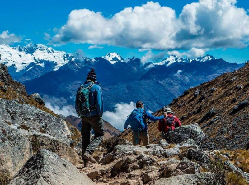 5-days-route-along-the-salkantay-trail-to-machu-picchu-train
