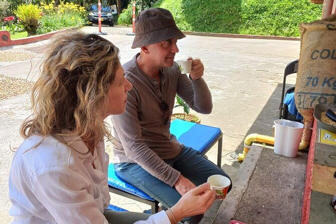 5-hour-coffee-and-pablo-express-mix-tour-in-medellin