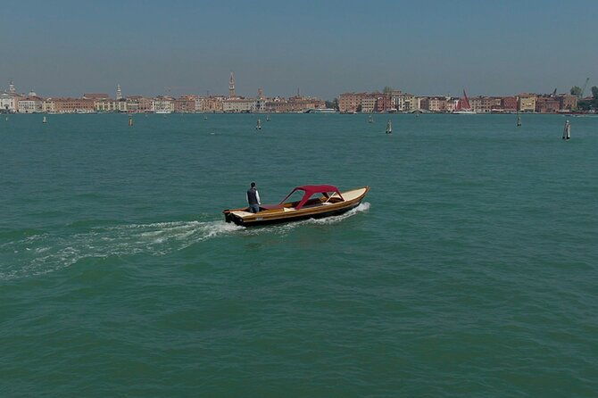 5-hour-guided-tour-of-the-magic-islands-by-vintage-boat-in-venice-2