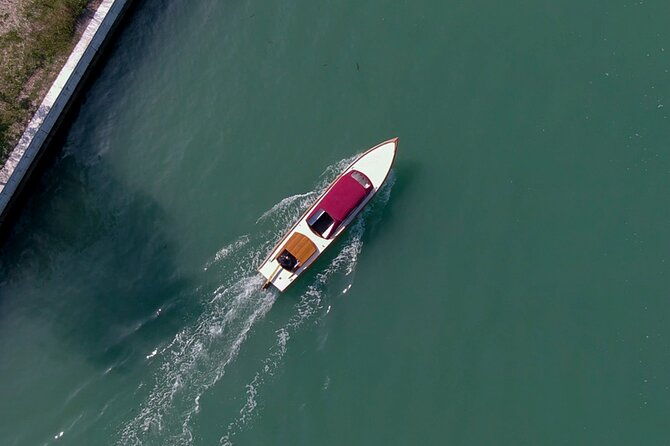 5-hour-guided-tour-of-the-magic-islands-by-vintage-boat-in-venice