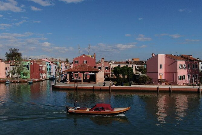 5-hour-guided-tour-of-the-magic-islands-by-vintage-boat-in-venice