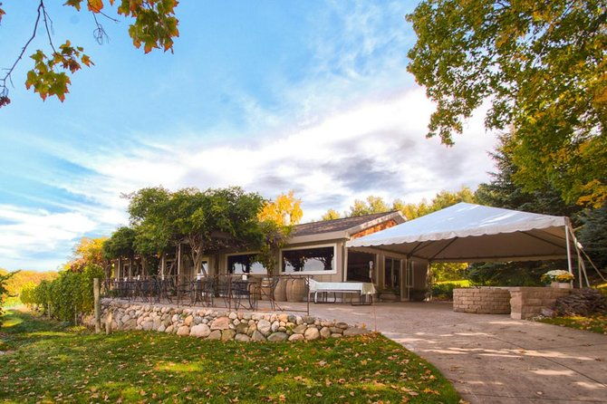 5-hour-traverse-city-wine-tour-4-wineries-on-old-mission-peninsula
