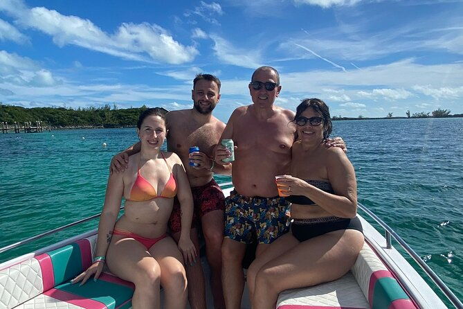 5-hours-pigs-and-turtles-with-beach-stop-in-bahamas