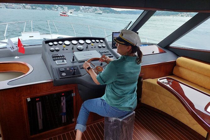 5-hours-private-luxury-yacht-for-bosphorus-cruise-in-istanbul