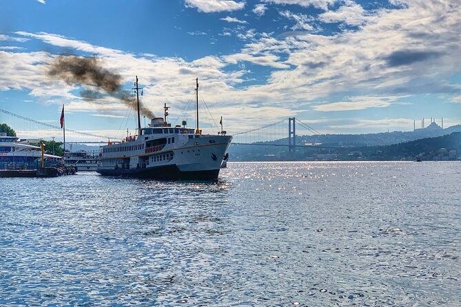 5-hours-private-luxury-yacht-for-bosphorus-cruise-in-istanbul