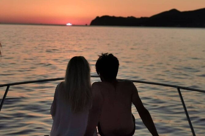 5-hours-santorini-private-luxury-cruise-with-bbq-and-drinks