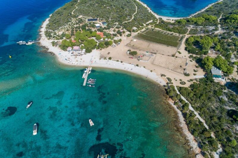 5-islands-private-boat-tourblue-cavehvarpakleni-islands-2