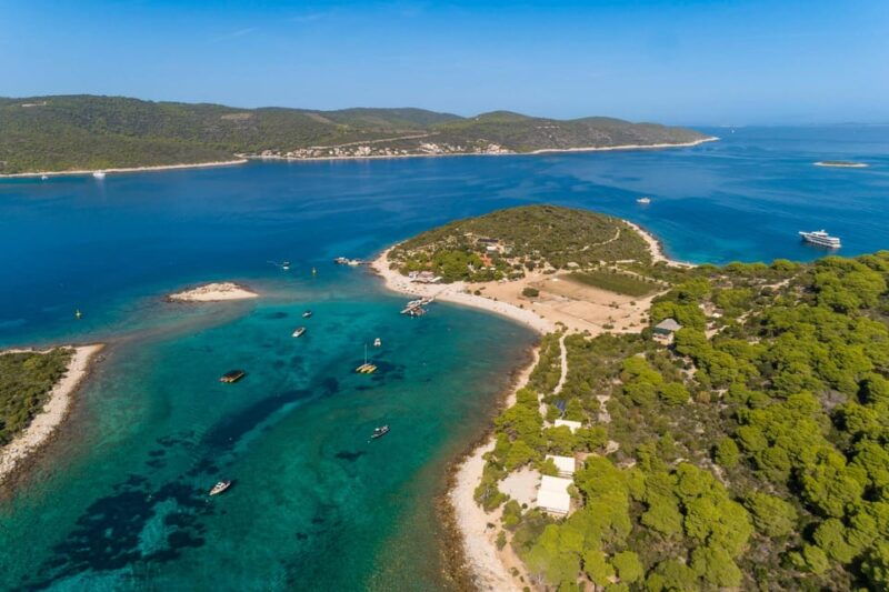 5-islands-private-boat-tourblue-cavehvarpakleni-islands-2