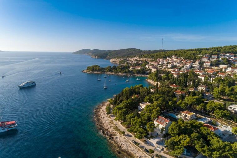 5-islands-private-boat-tourblue-cavehvarpakleni-islands-2