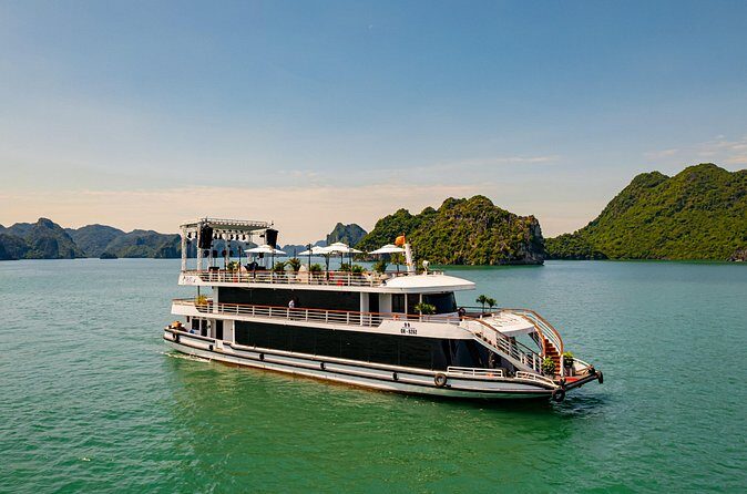 5 Star Day Cruise with Jacuzzi, Live Music and Gourmet Lunch - The Sum Up