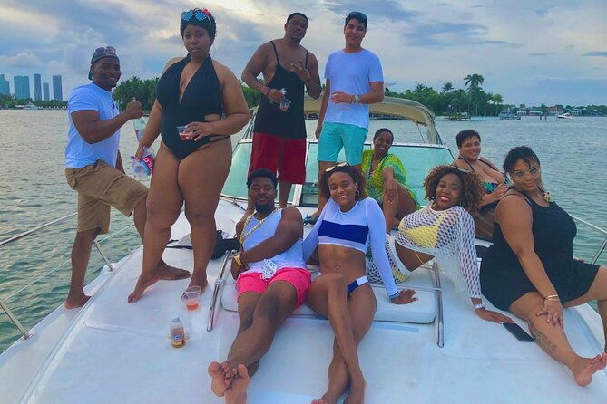 50ft-luxury-yacht-tour-in-miami-beach-captain-champagne-party-2