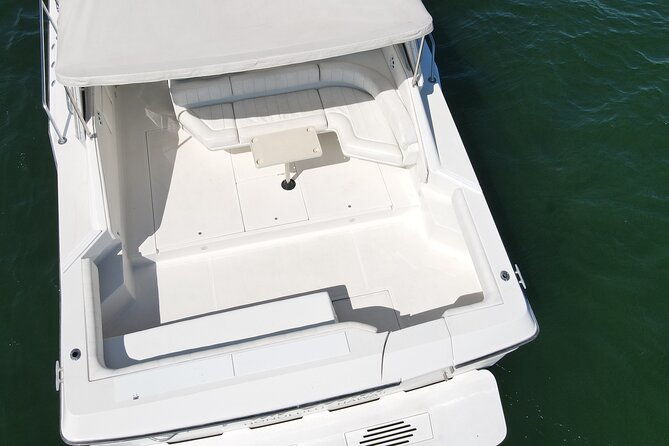 50ft-luxury-yacht-tour-in-miami-beach-captain-champagne-party-2