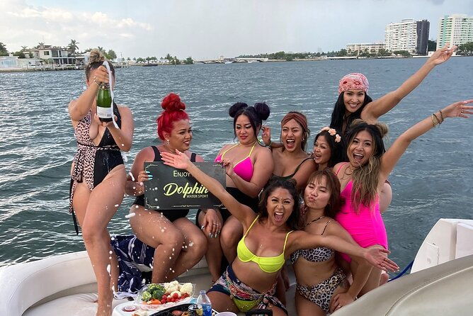 50ft-luxury-yacht-tour-in-miami-beach-captain-champagne-party-2