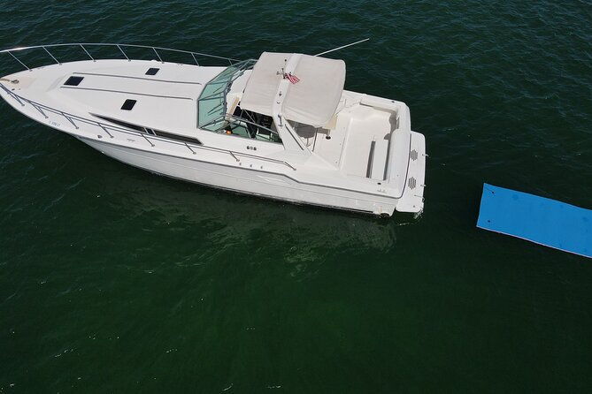 50ft-luxury-yacht-tour-in-miami-beach-captain-champagne-party