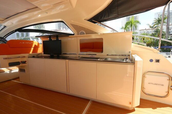 52-azimut-yacht-charter
