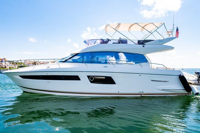 52-feet-all-inclusive-flybridge-yacht-rental-in-miami