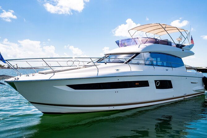 52-feet-all-inclusive-flybridge-yacht-rental-in-miami