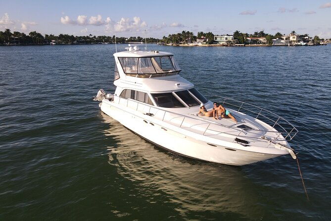 52-yacht-rental-in-miami-beach-with-experienced-captain