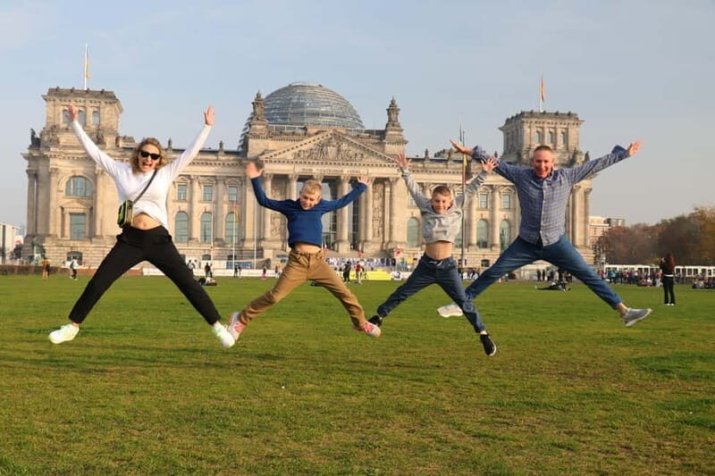 5h Berlin private Tour with Guide, Chauffeur & Photographer - Key Points