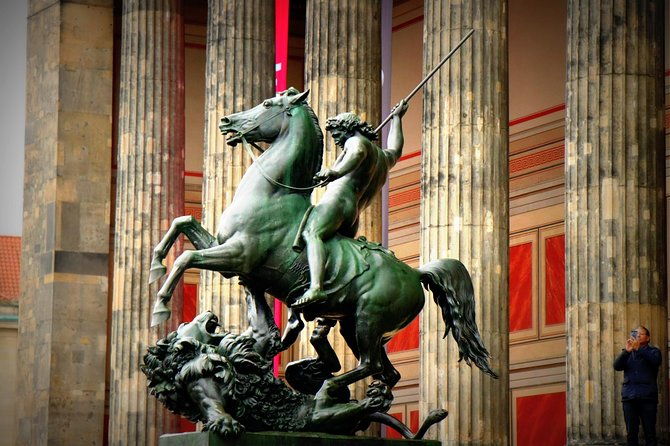 5hours-guide-chauffeur-photographer-in-berlin-private-tour
