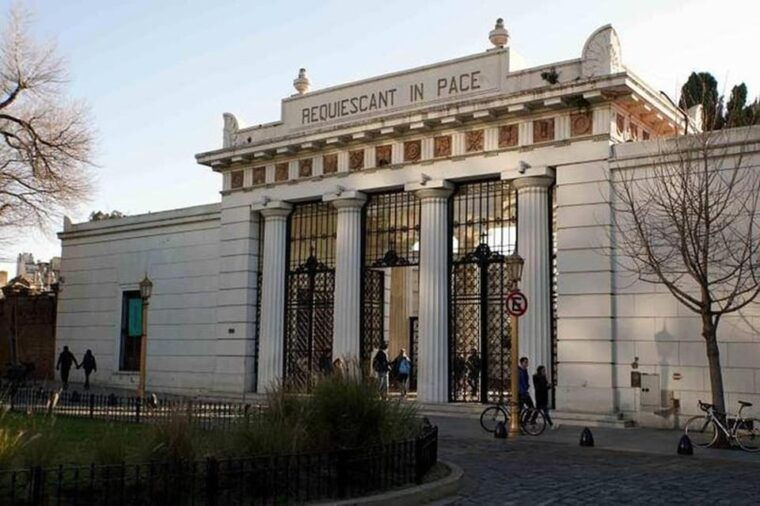 5hs-small-group-city-tour-of-buenos-aires-with-street-food