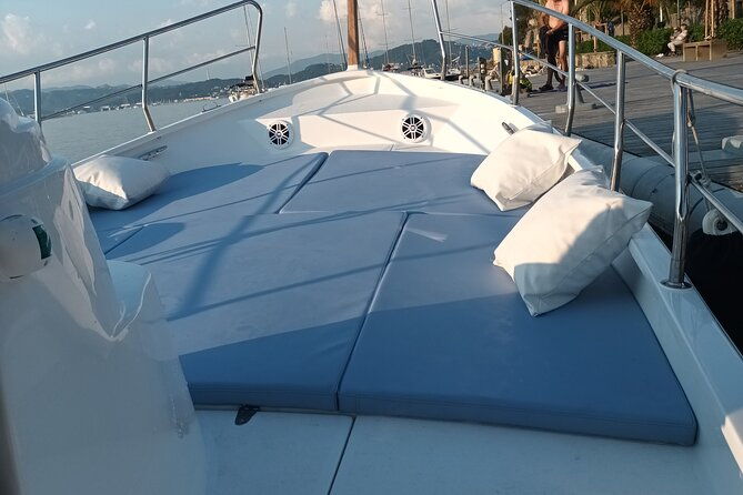 6-7-cinque-terre-boat-tour-with-aperitif