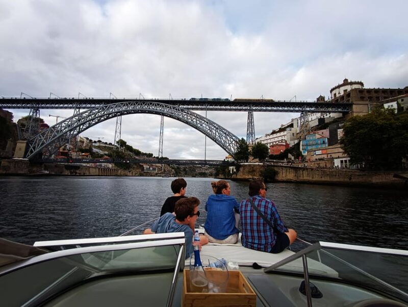 6-bridges-not-shared-boat-tour-1h30m-group-price-up-to-6px