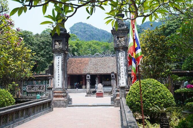 6-Day Sightseeing Tour in North Vietnam - Returning to Hanoi and Transition to Halong Bay