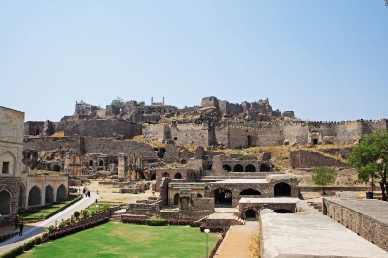 6-hours Golconda Fort & Qutub Shahi Tombs Tour with transfer - Key Points