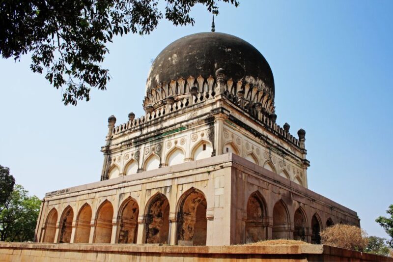 6-hours Golconda Fort & Qutub Shahi Tombs Tour with transfer - Qutub Shahi Tombs: Resting Place of Rulers