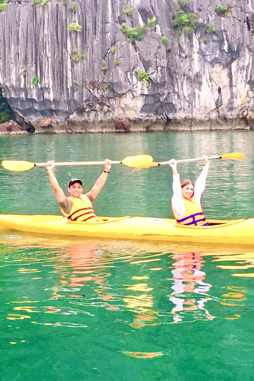6 hours Ha Long Bay Group tour:Sung Sot-Ti Top-Kayaking - Discovering Halong Bay in a Day