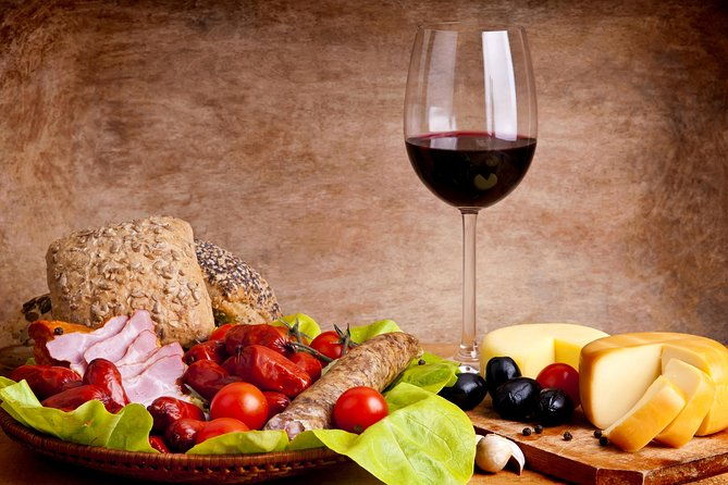 6-hours-private-city-tour-of-budapest-with-winetasting-and-danube-evening-cruise