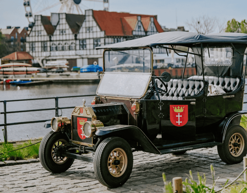 60-min-of-sightseeing-in-retro-cars-gdansk