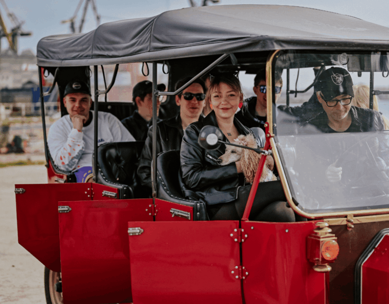 60-min-of-sightseeing-in-retro-cars-gdansk