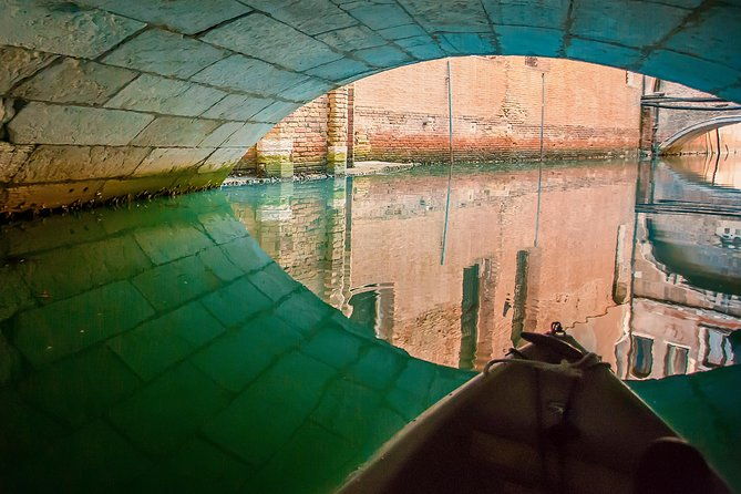 60-quick-kayak-tour-of-venice-with-guide