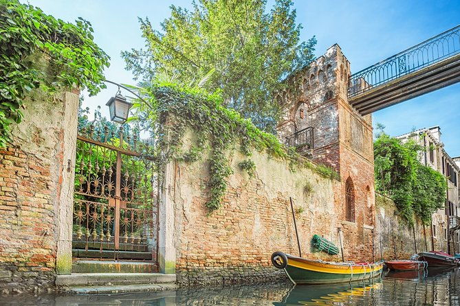 60-quick-kayak-tour-of-venice-with-guide