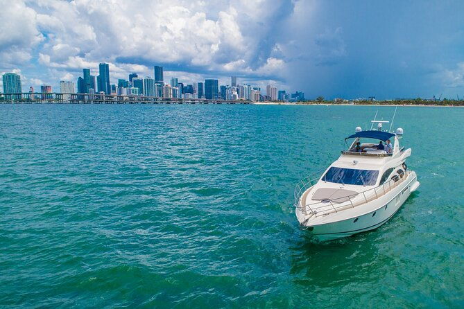 62-azimut-yacht-charter