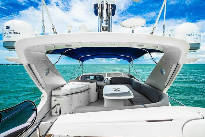 62-azimut-yacht-charter
