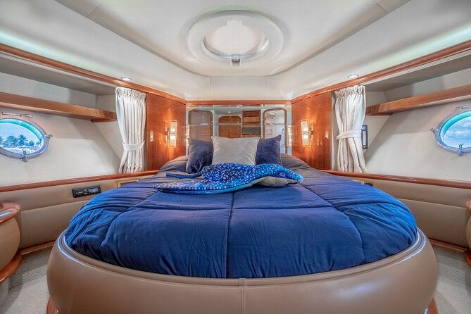 62-azimut-yacht-charter