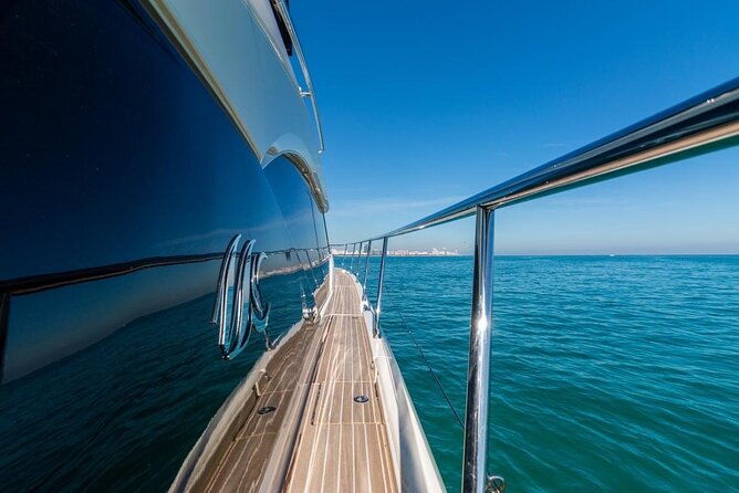 62ft-yacht-tour-in-miami-beach-with-captain-beneteau-mc6-fly