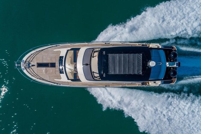 62ft-yacht-tour-in-miami-beach-with-captain-beneteau-mc6-fly