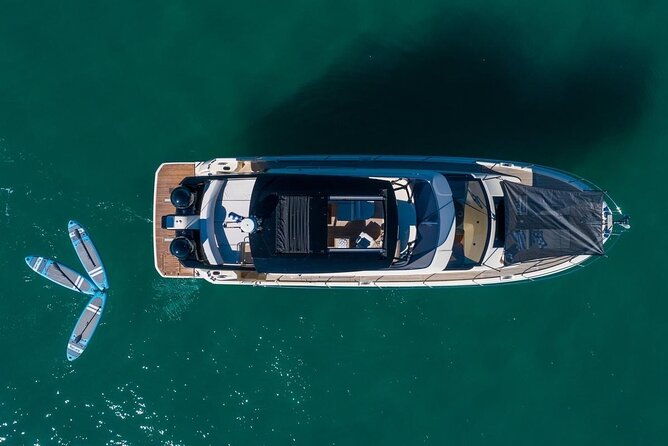 62ft-yacht-tour-in-miami-beach-with-captain-beneteau-mc6-fly