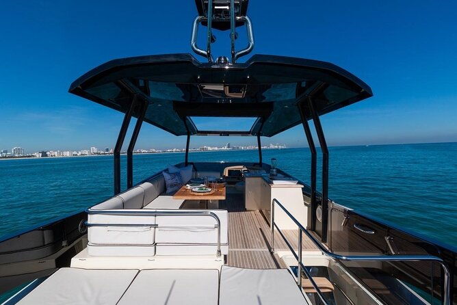 62ft-yacht-tour-in-miami-beach-with-captain-beneteau-mc6-fly