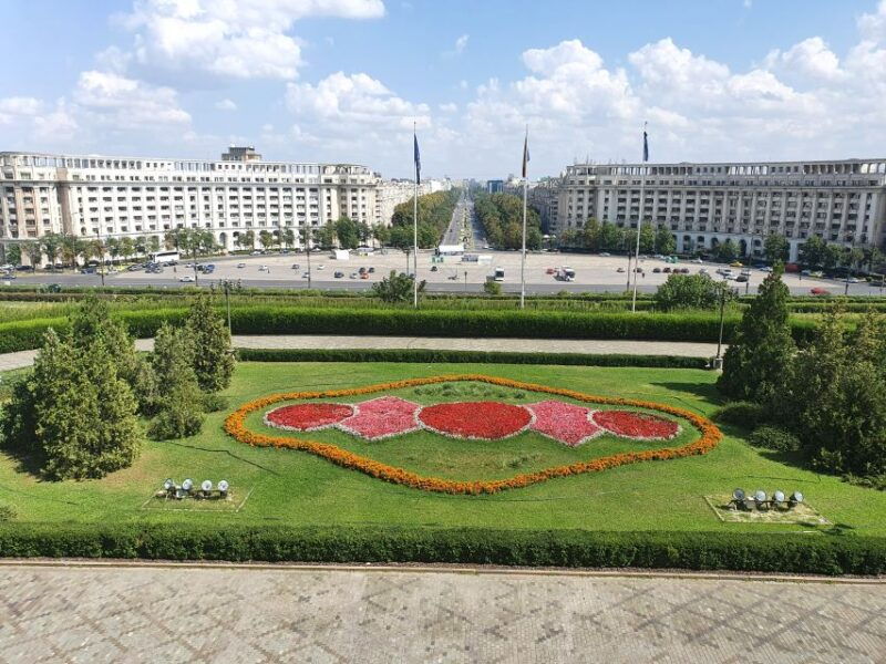 6h-communism-tour-in-bucharest-with-ceausescu-mansion