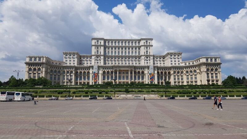 6h-communism-tour-in-bucharest-with-ceausescu-mansion