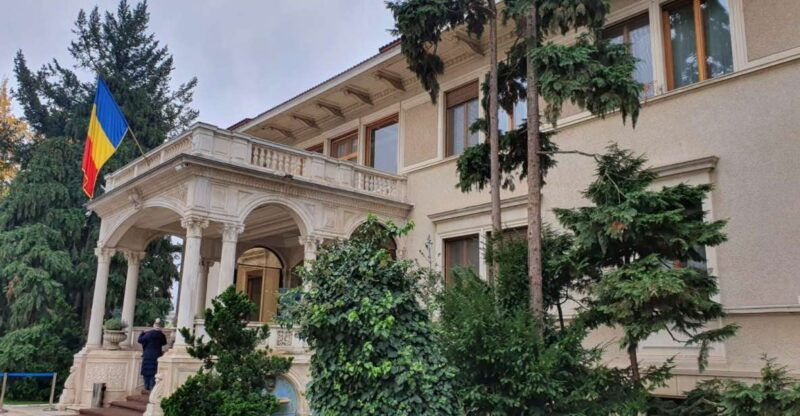 6h-communism-tour-in-bucharest-with-ceausescu-mansion