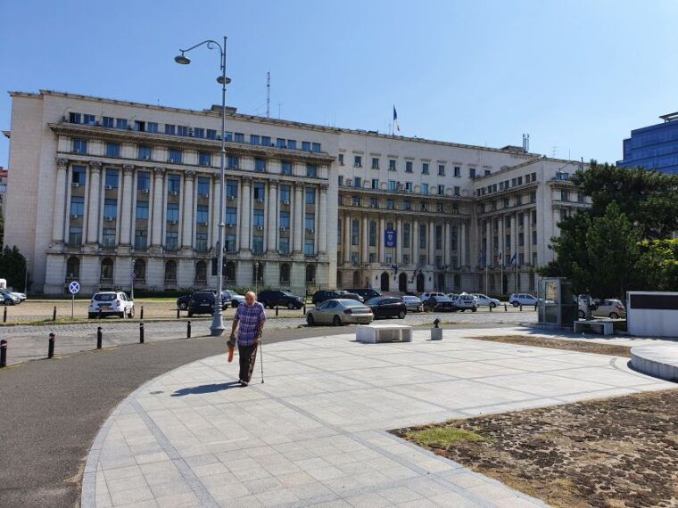 6h-communism-tour-in-bucharest-with-ceausescu-mansion