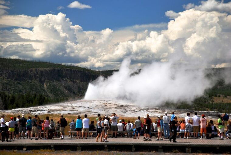 7-day-yellowstone-national-park-rocky-mountain-explorer