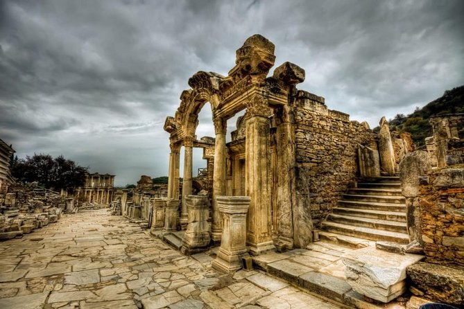 7-days-highlights-of-turkey-tour-istanbul-cappadocia-pamukkale-ephesus-3